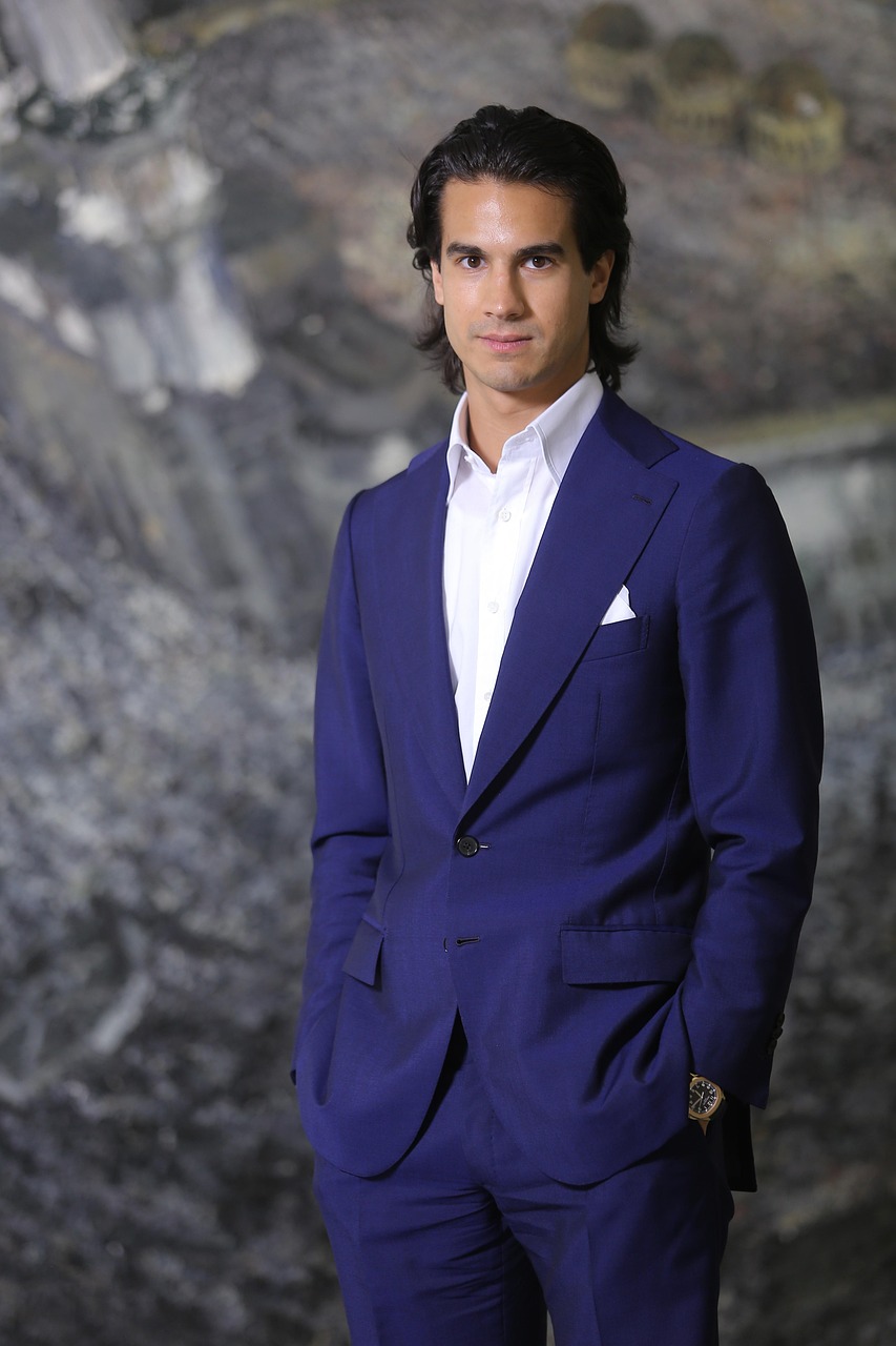 中國肌肉男演員的力量與魅力展示