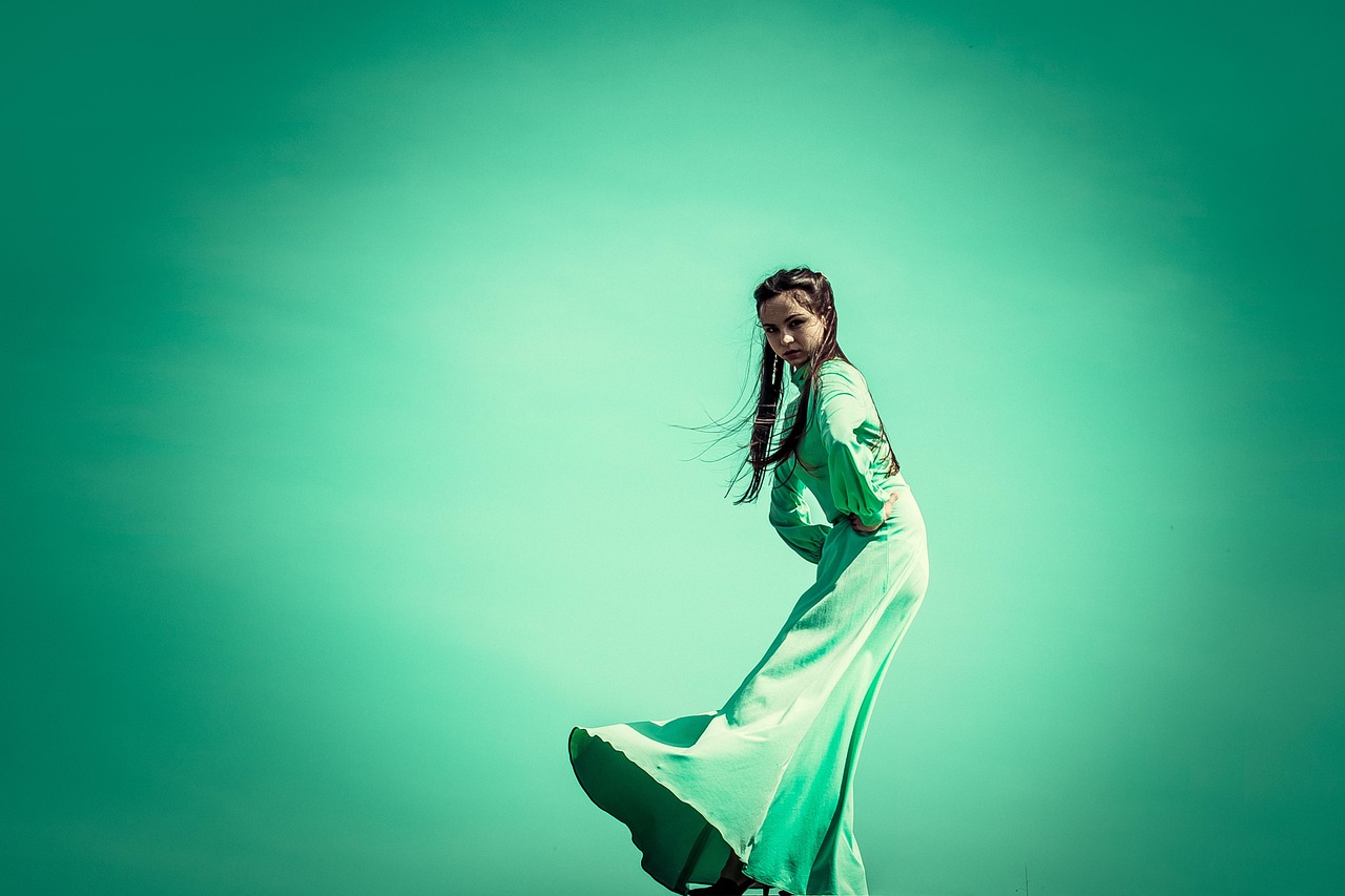 女相聲演員艾莉,突破傳統(tǒng)邊界,展現(xiàn)獨(dú)特女性魅力