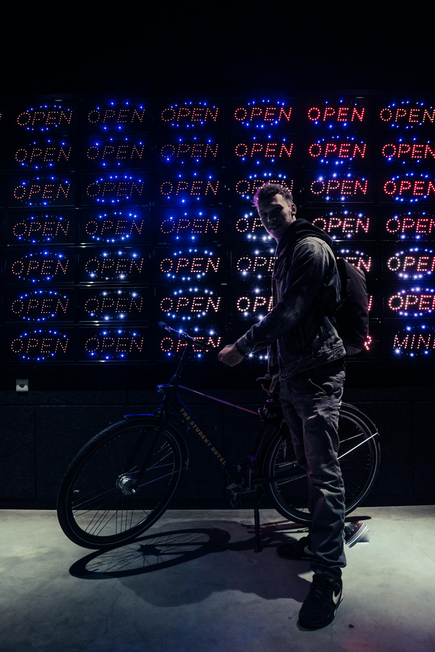 『引領(lǐng)時(shí)尚潮流的視覺盛宴，新款上市圖片大全』