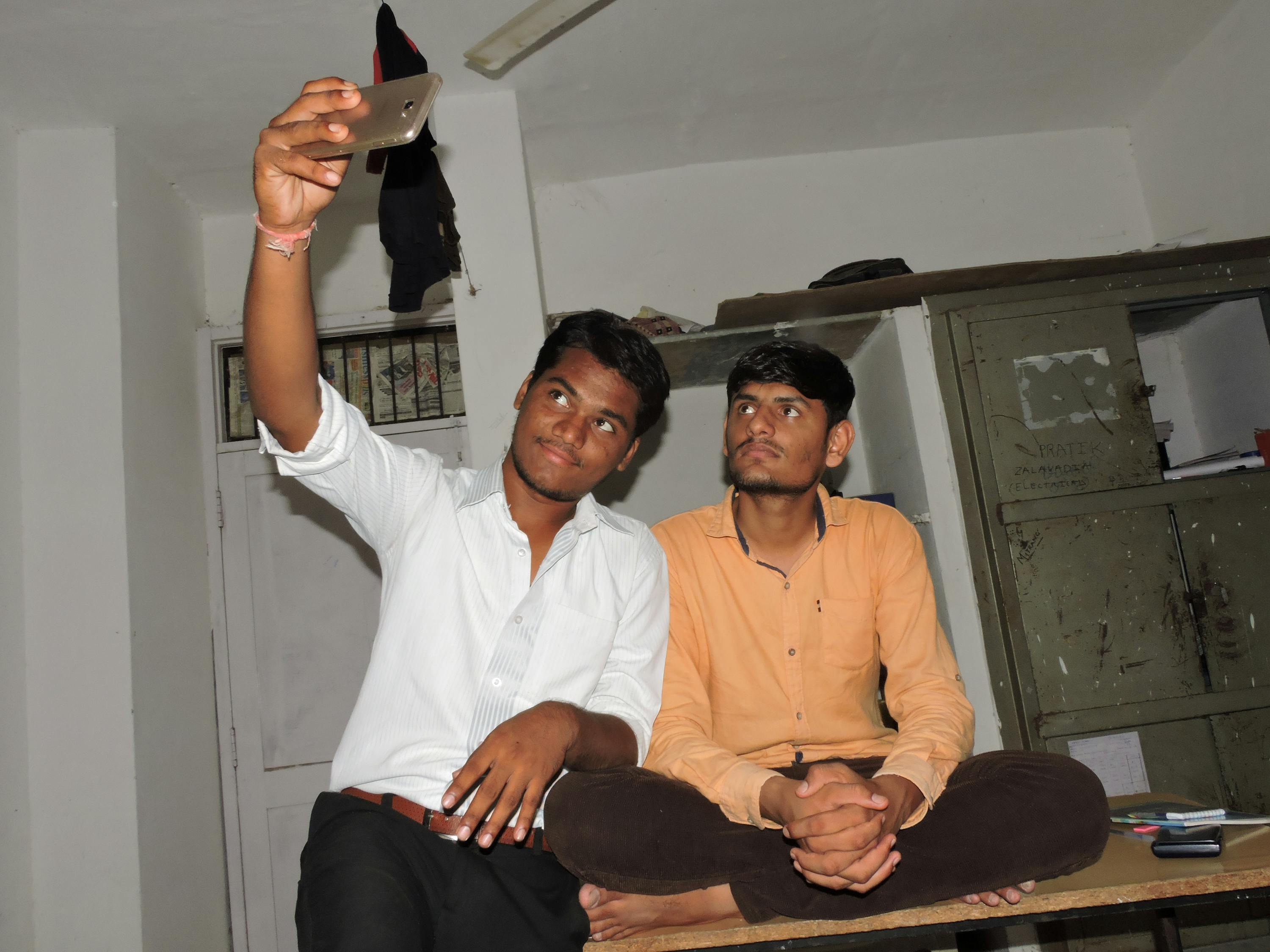 最新自拍神器引領(lǐng)自拍新時(shí)代，揭秘全新自拍利器