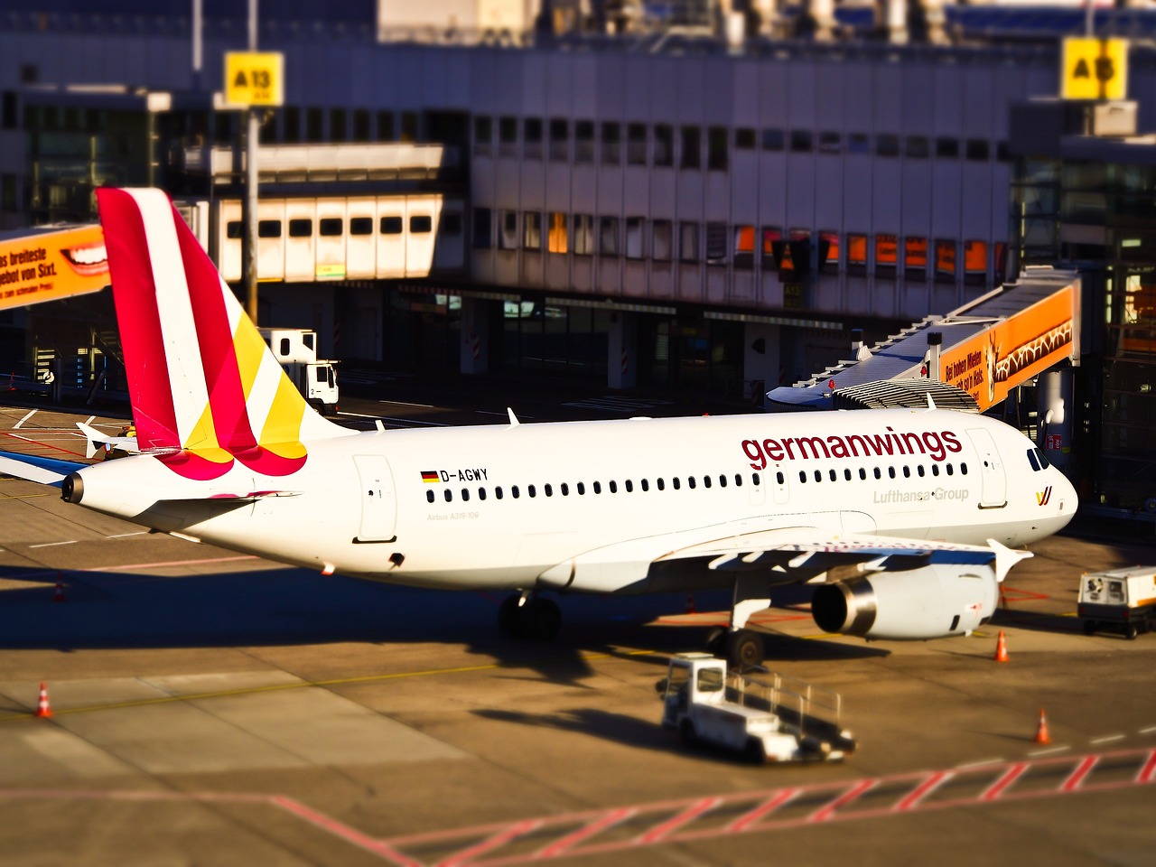 全球航空運輸面臨的挑戰(zhàn)與應(yīng)對策略，飛機停運最新公告解析