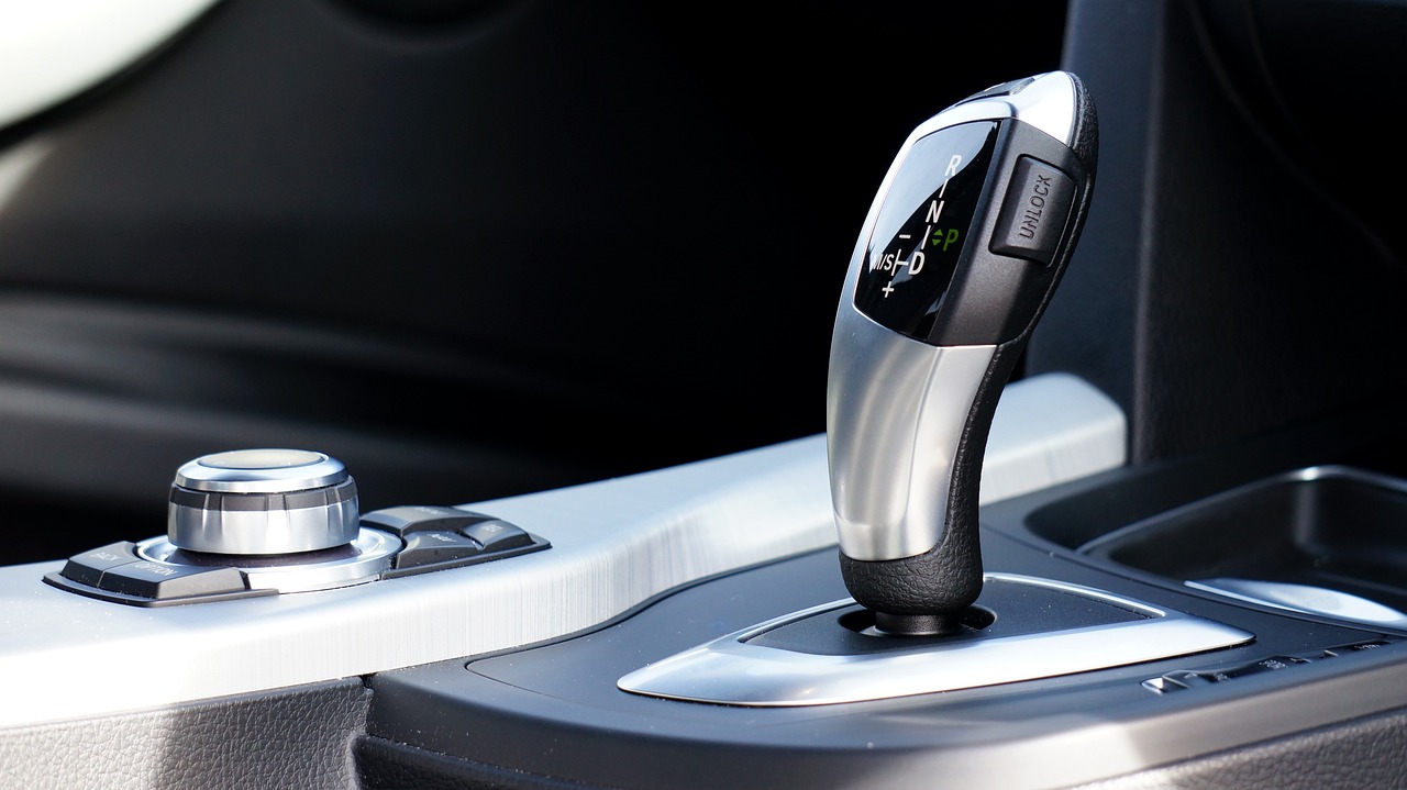 最新汽車評測，性能、設(shè)計與科技的完美融合