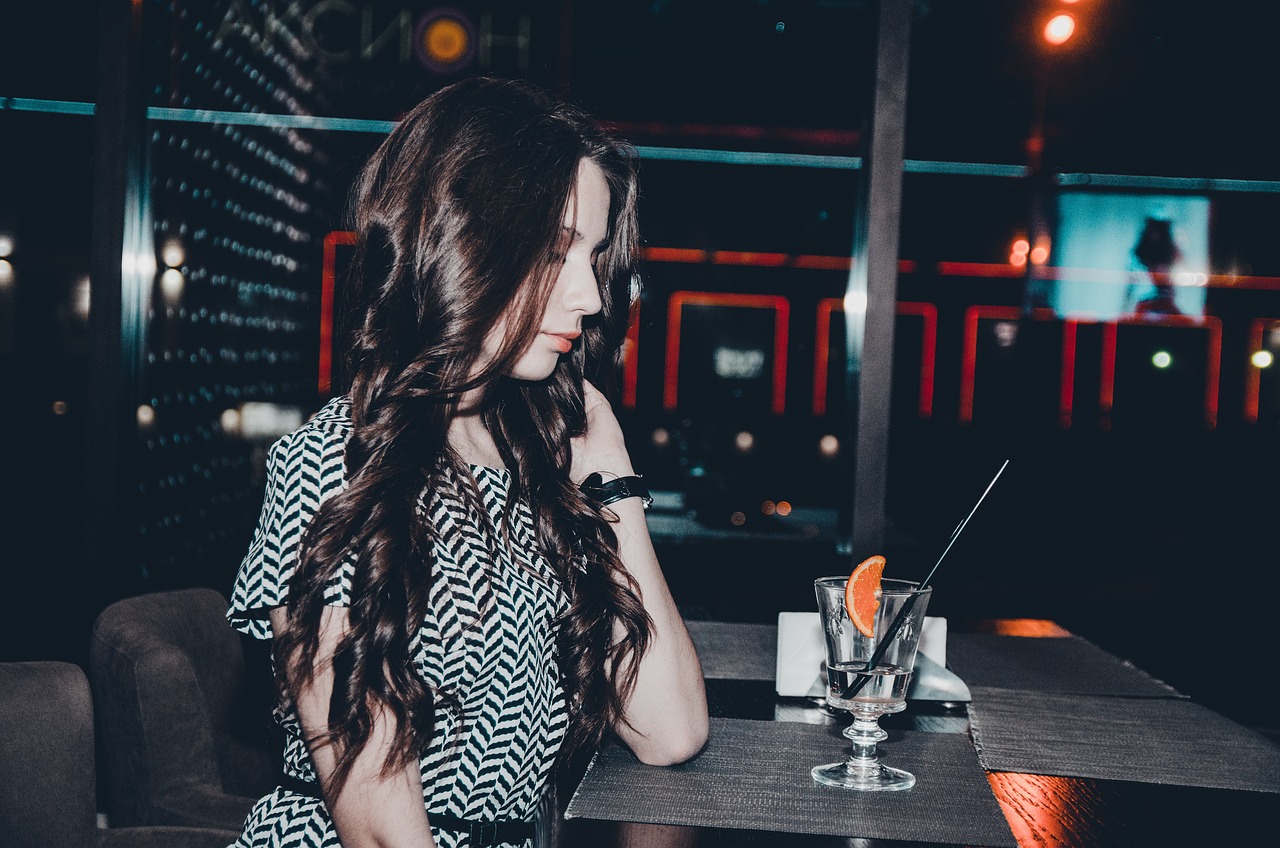 揭秘娛樂圈真相，女明星潛規(guī)則小說全揭秘