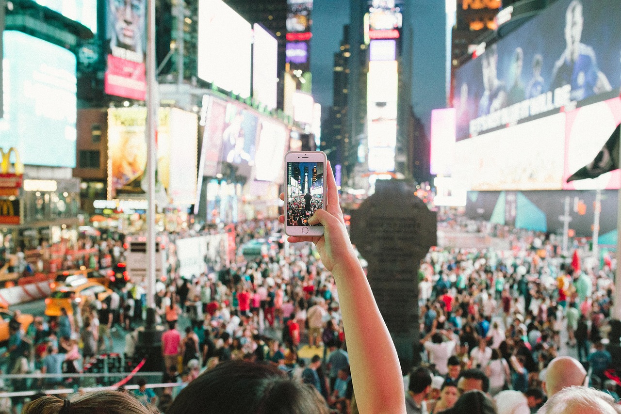 中國(guó)人電影網(wǎng)，連接億萬(wàn)觀眾與影視文化的橋梁