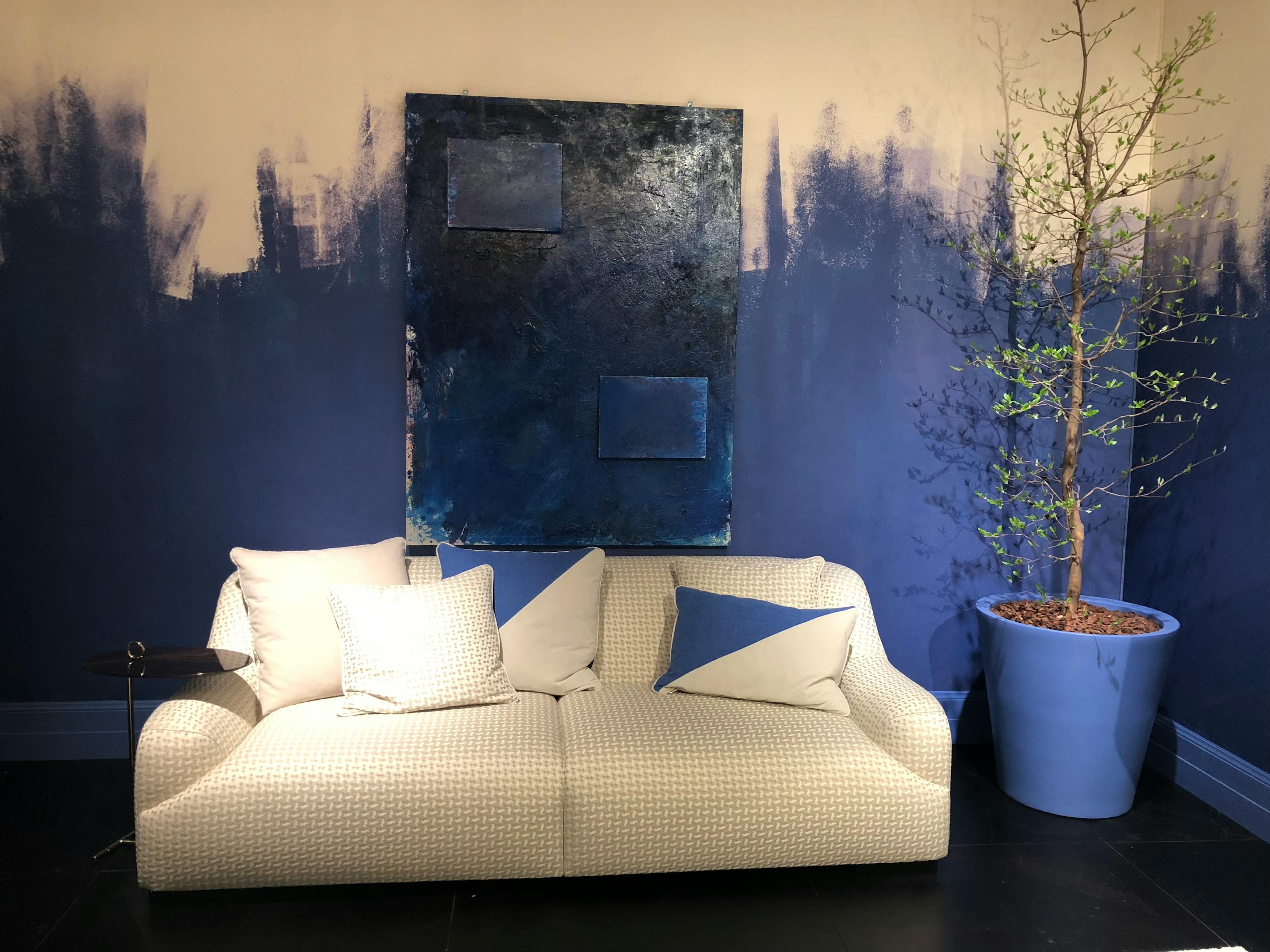 床頭柜新款罩面設(shè)計(jì)與魅力展示