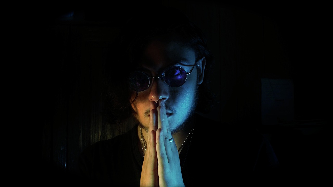 明里紬最新力作,探索藝術新境界的先鋒之旅