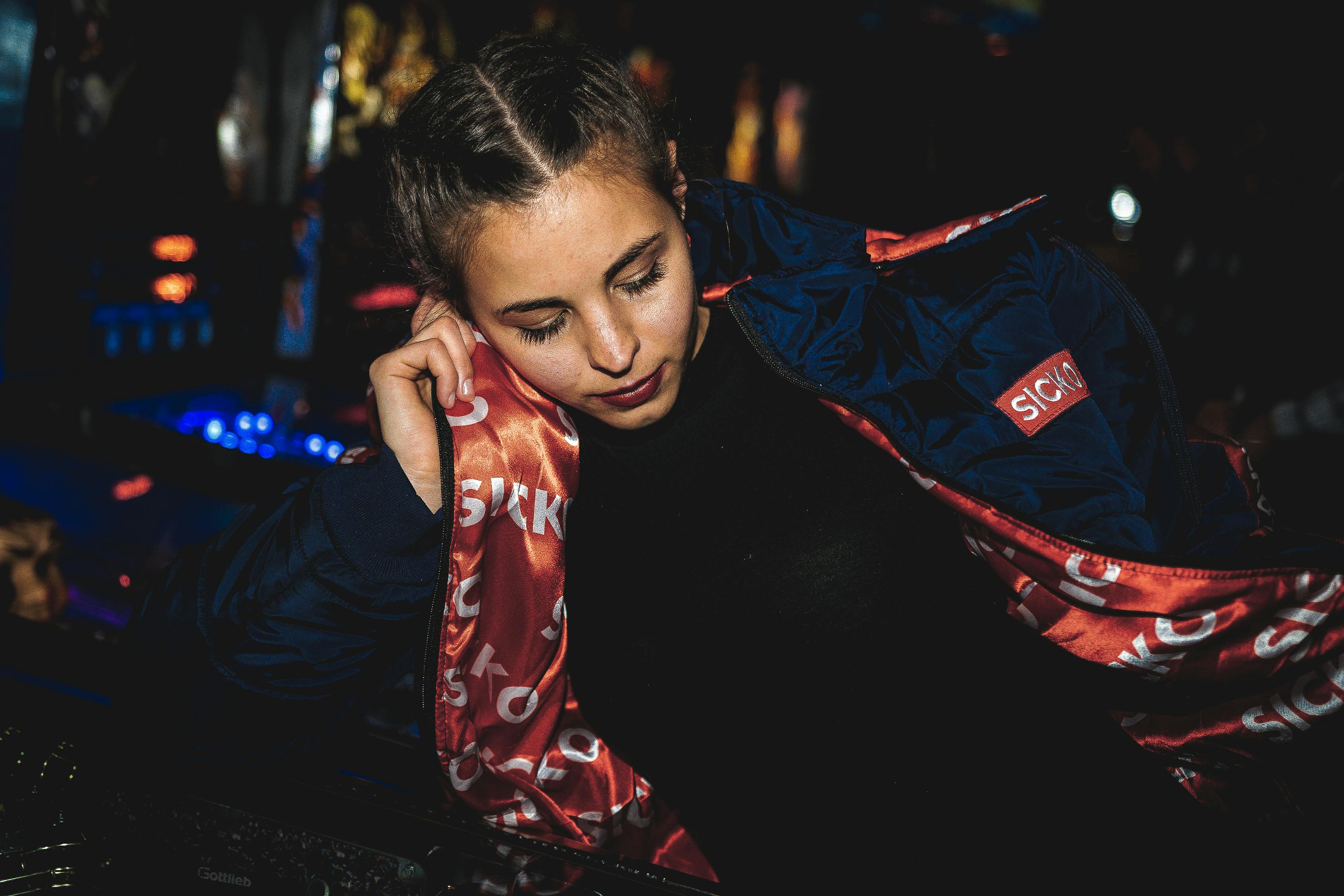 張彬彬最新高清寫真——優(yōu)雅璀璨光影間綻放的魅力女神