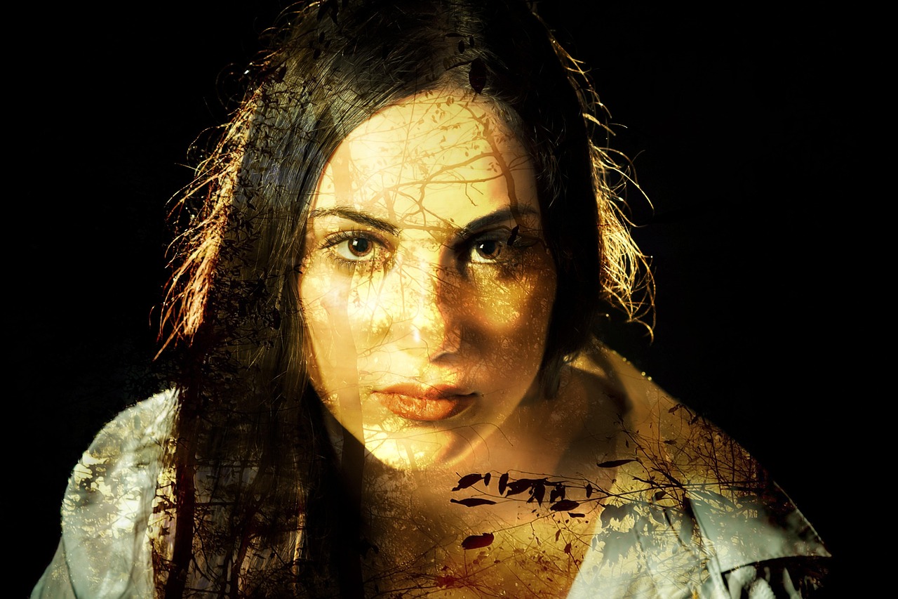 藝術(shù)與情感的交織之美，秋霞三級(jí)電影賞析