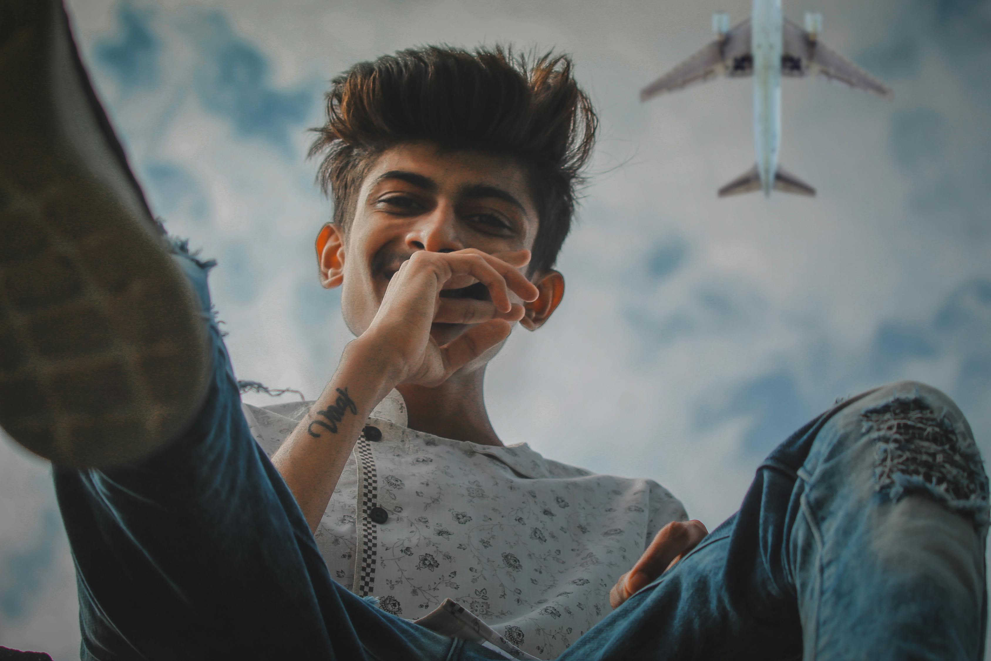 張逸杰最新寫真，展現(xiàn)青春活力的獨(dú)特魅力