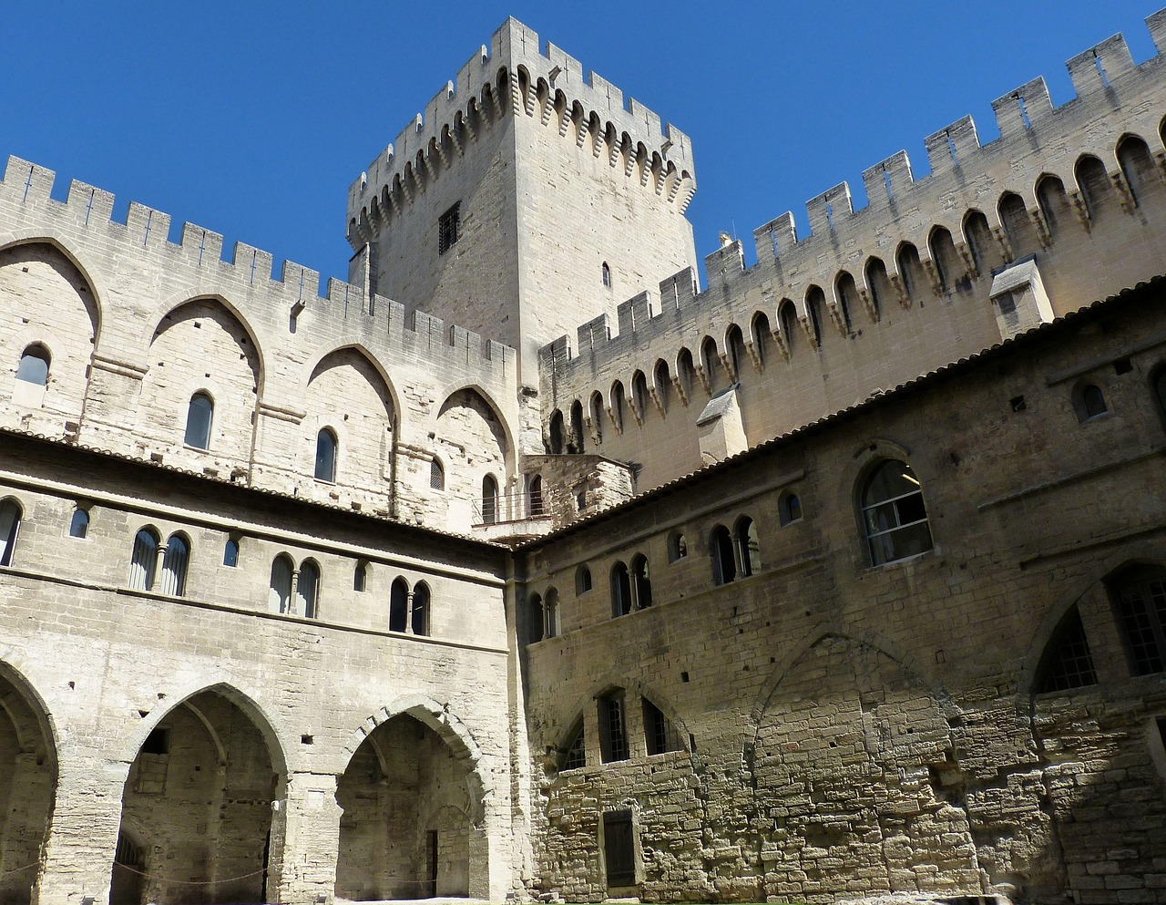 尼寺與電影，跨越時空的對話之旅