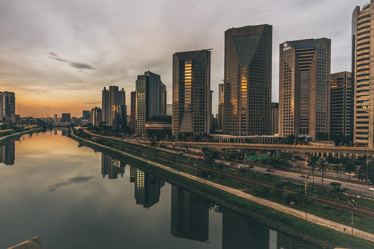 當前市場下5000大卡煤炭最新價格分析與探討，最新價格動態(tài)及市場趨勢探討