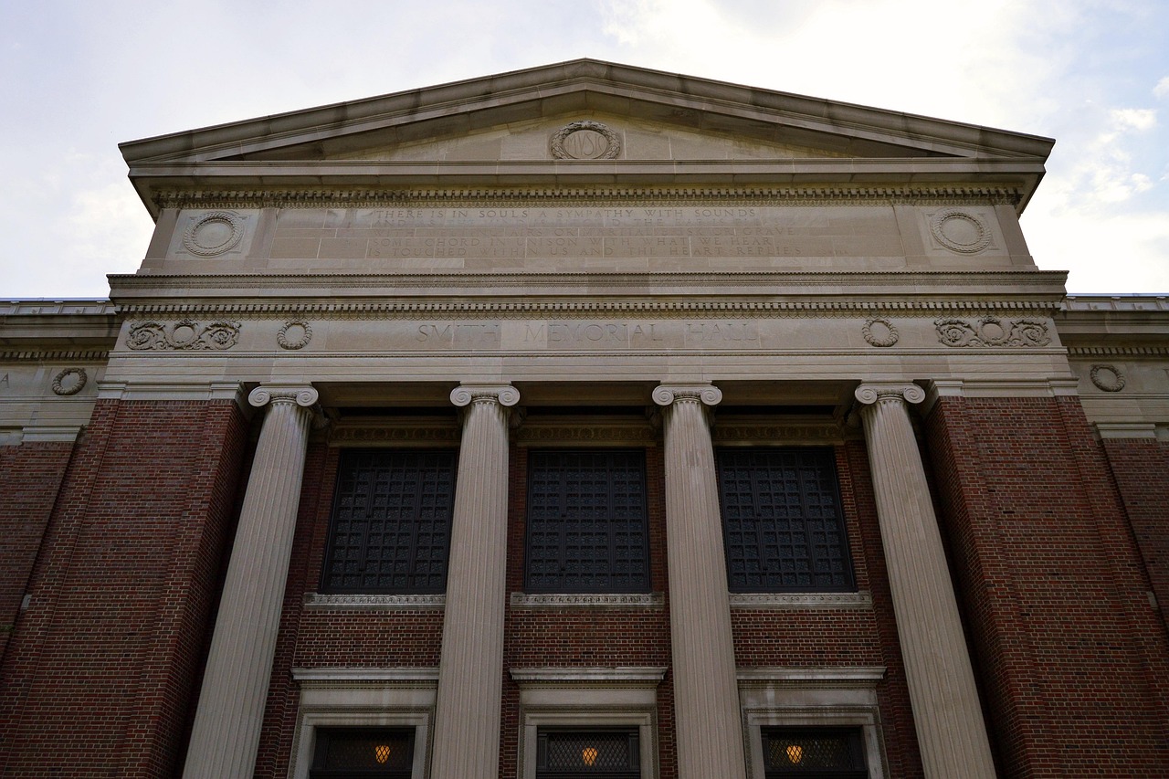 探索日本動漫之都的學(xué)術(shù)殿堂，日本動漫大學(xué)深度解析