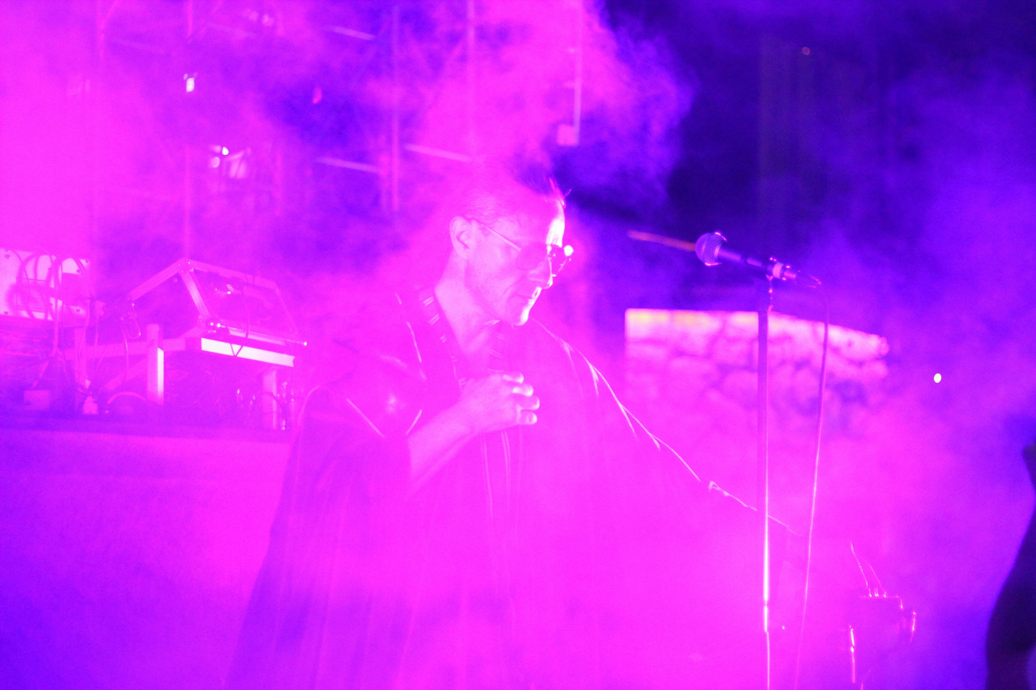 比賽舞臺上，請避免唱王菲的歌曲，聚焦才華與魅力，展現(xiàn)獨(dú)特風(fēng)采