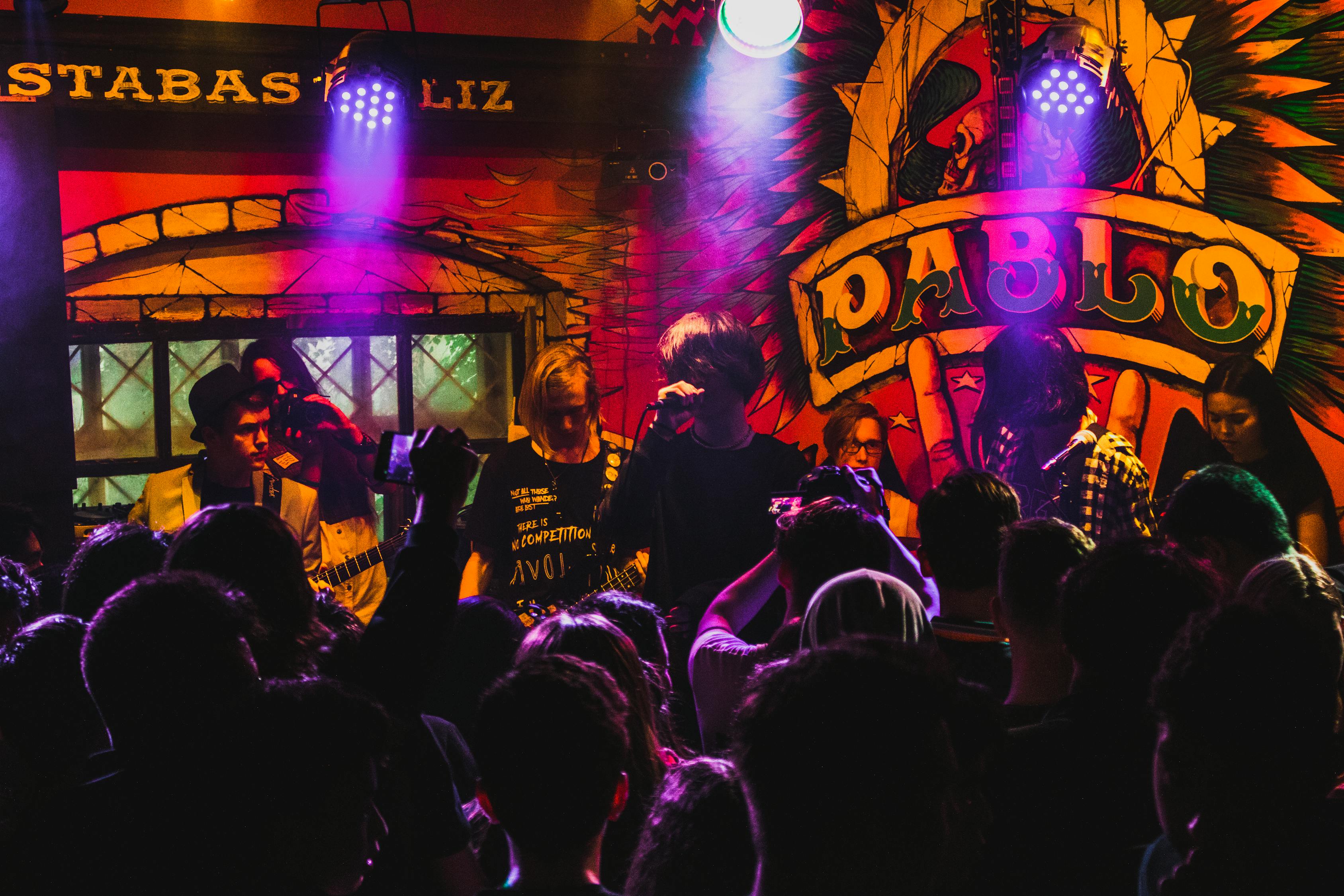 張延微博世界，演藝之路與粉絲互動的新天地