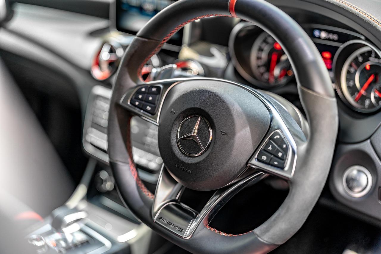 新款宋車(chē)上市，引領(lǐng)潮流，展現(xiàn)品牌力量