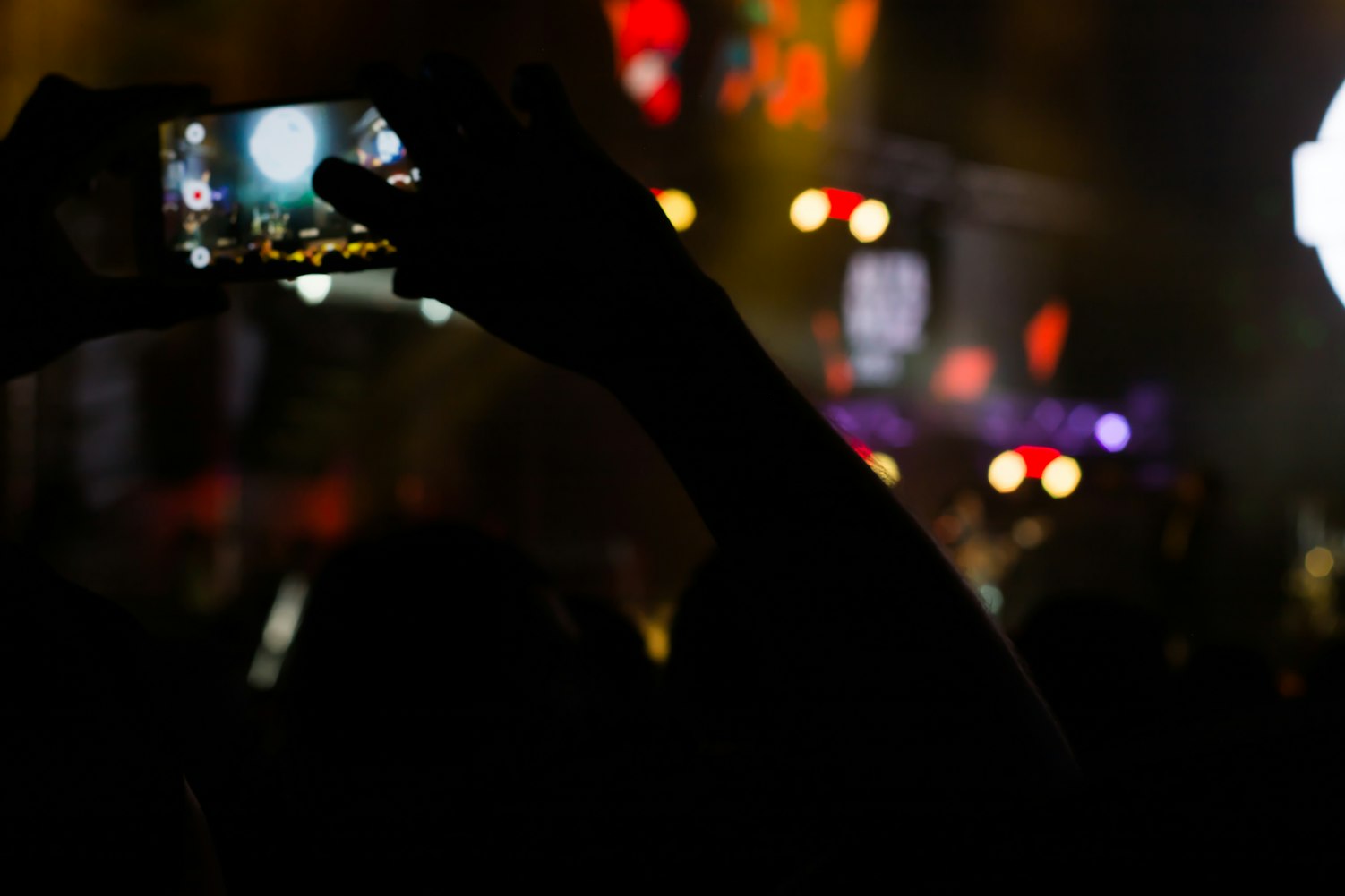 章小軍近期資訊,音樂與影視領(lǐng)域的耀眼之星閃耀時(shí)刻