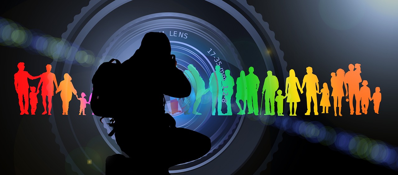 數(shù)字時(shí)代的新現(xiàn)象,明星合成貼圖與虛擬偶像的粉絲文化探索