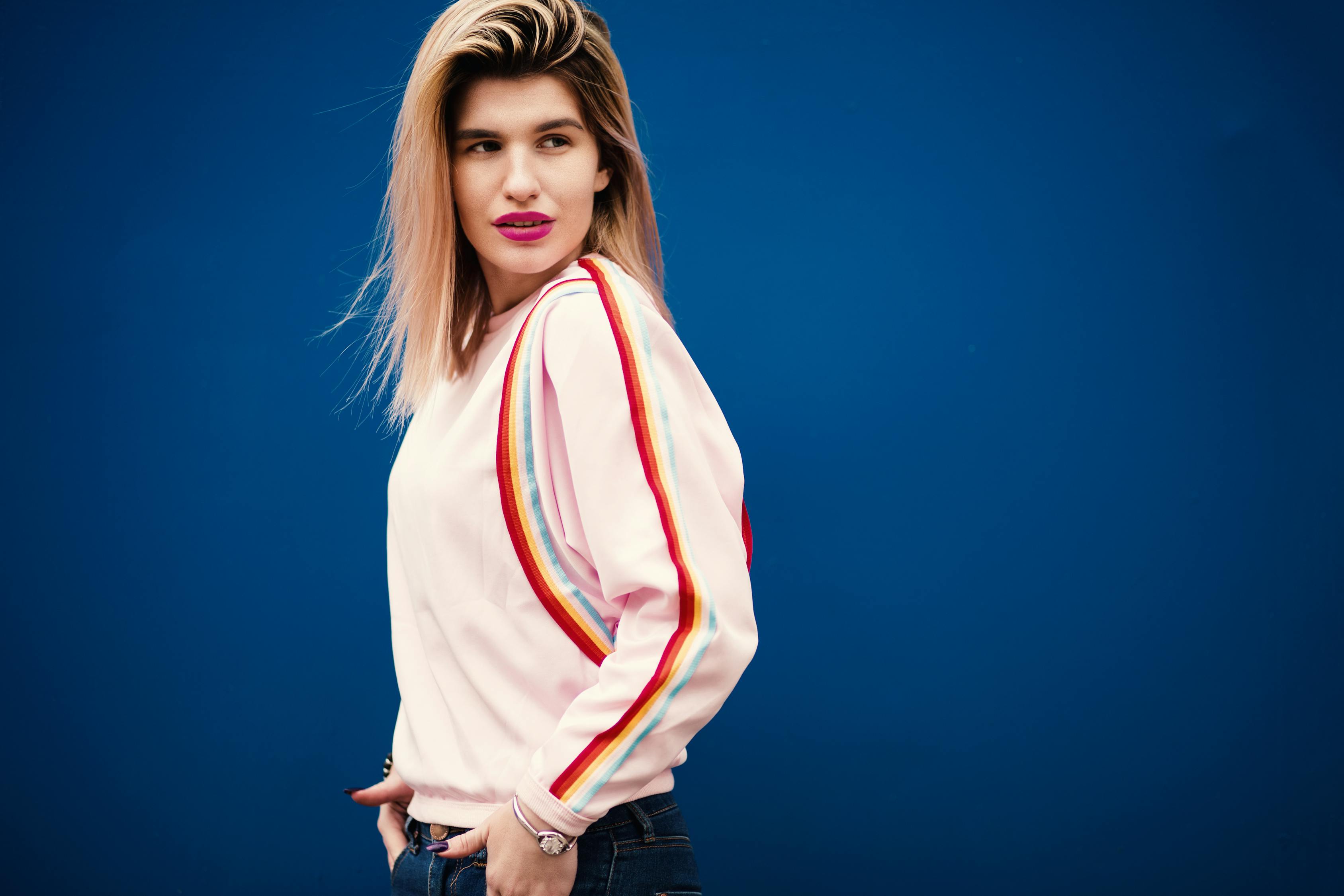 二次元?jiǎng)勇^像,風(fēng)格、魅力及流行趨勢(shì)探討