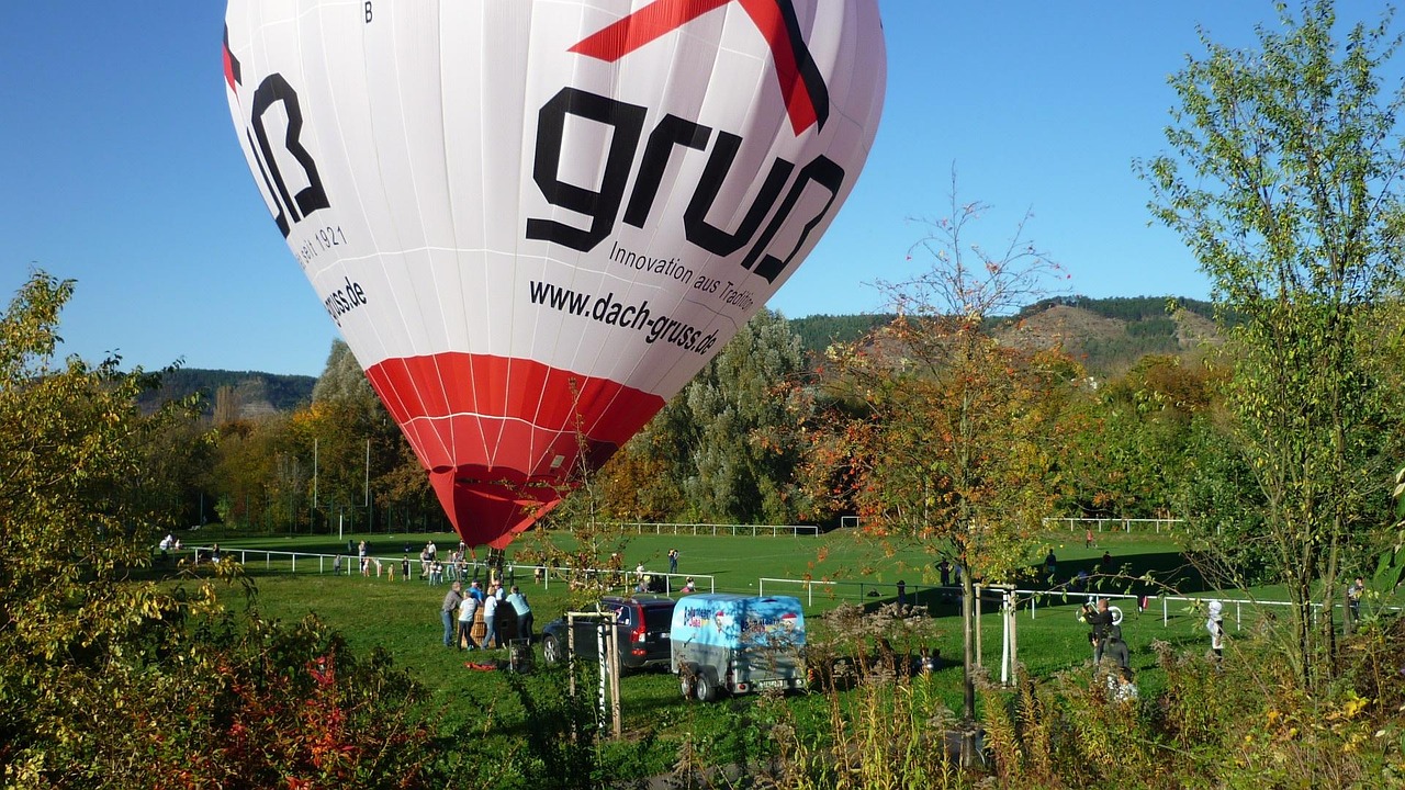 運(yùn)動(dòng)場(chǎng)上的激情與策略，追球動(dòng)態(tài)揭秘