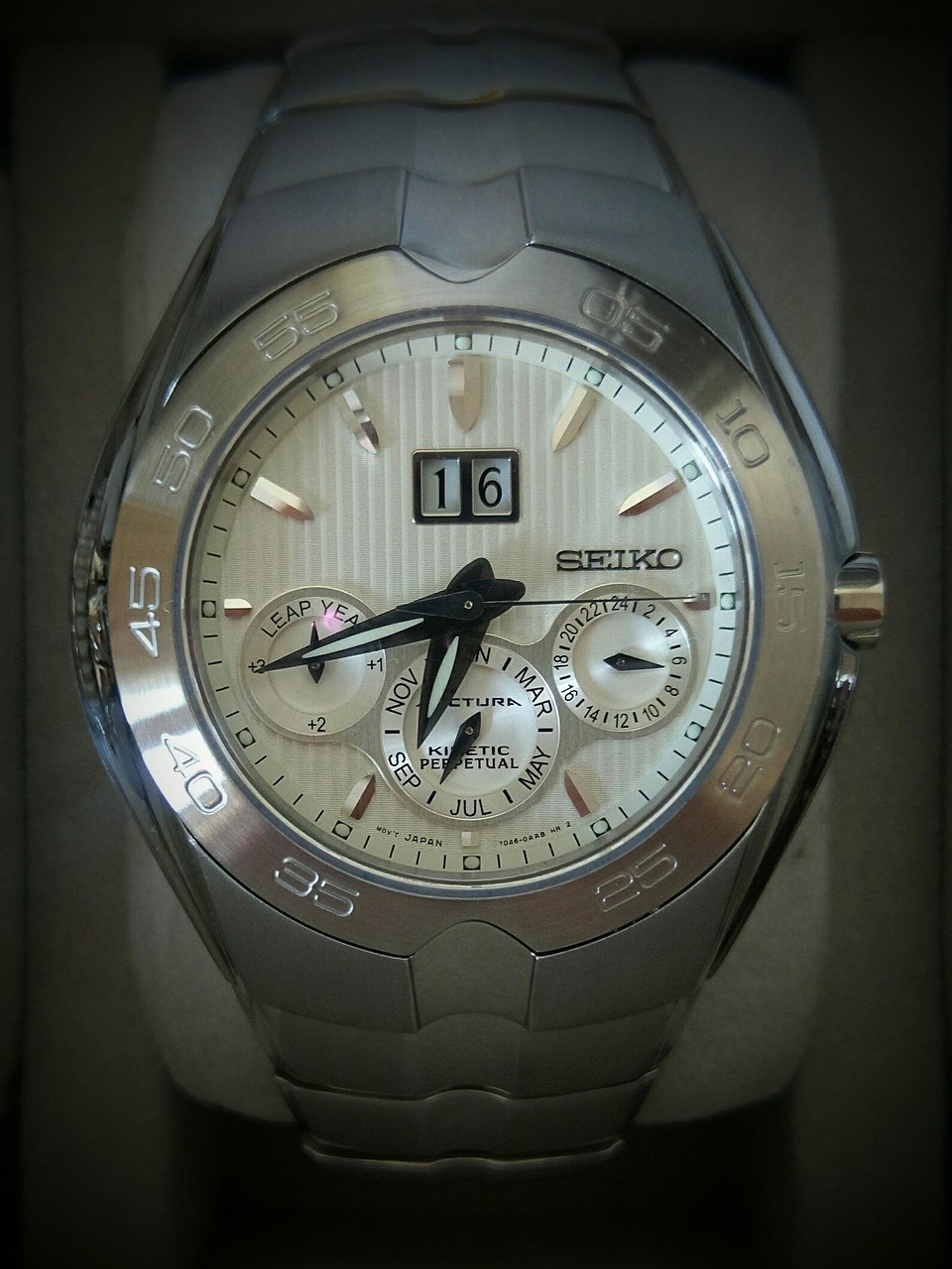 瑞士機(jī)械表精工典范,圖片與價格一覽,時間的價值與藝術(shù)體現(xiàn)