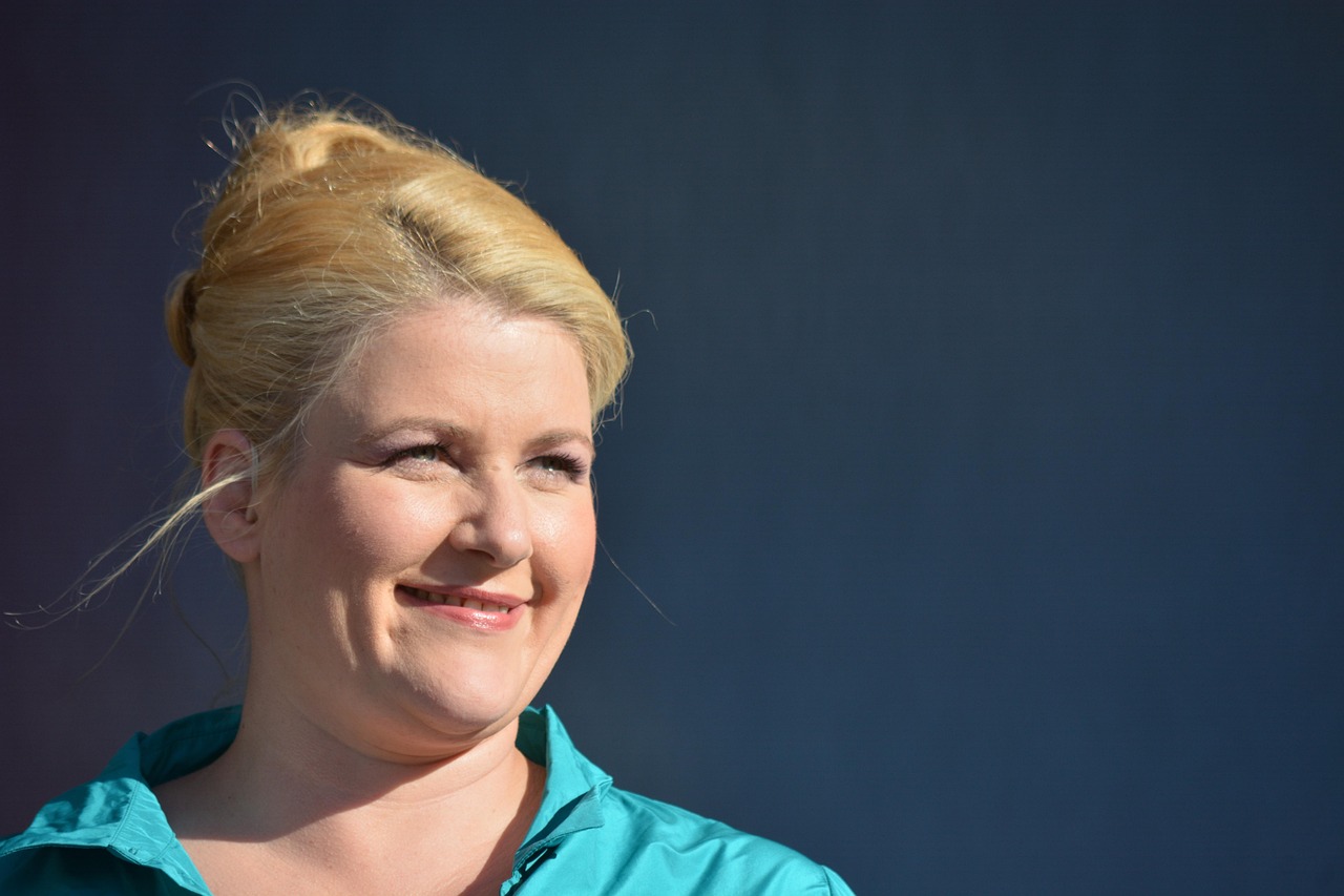 廣州廣播電視臺(tái)主持人,珠江之畔的媒體之星閃耀之旅