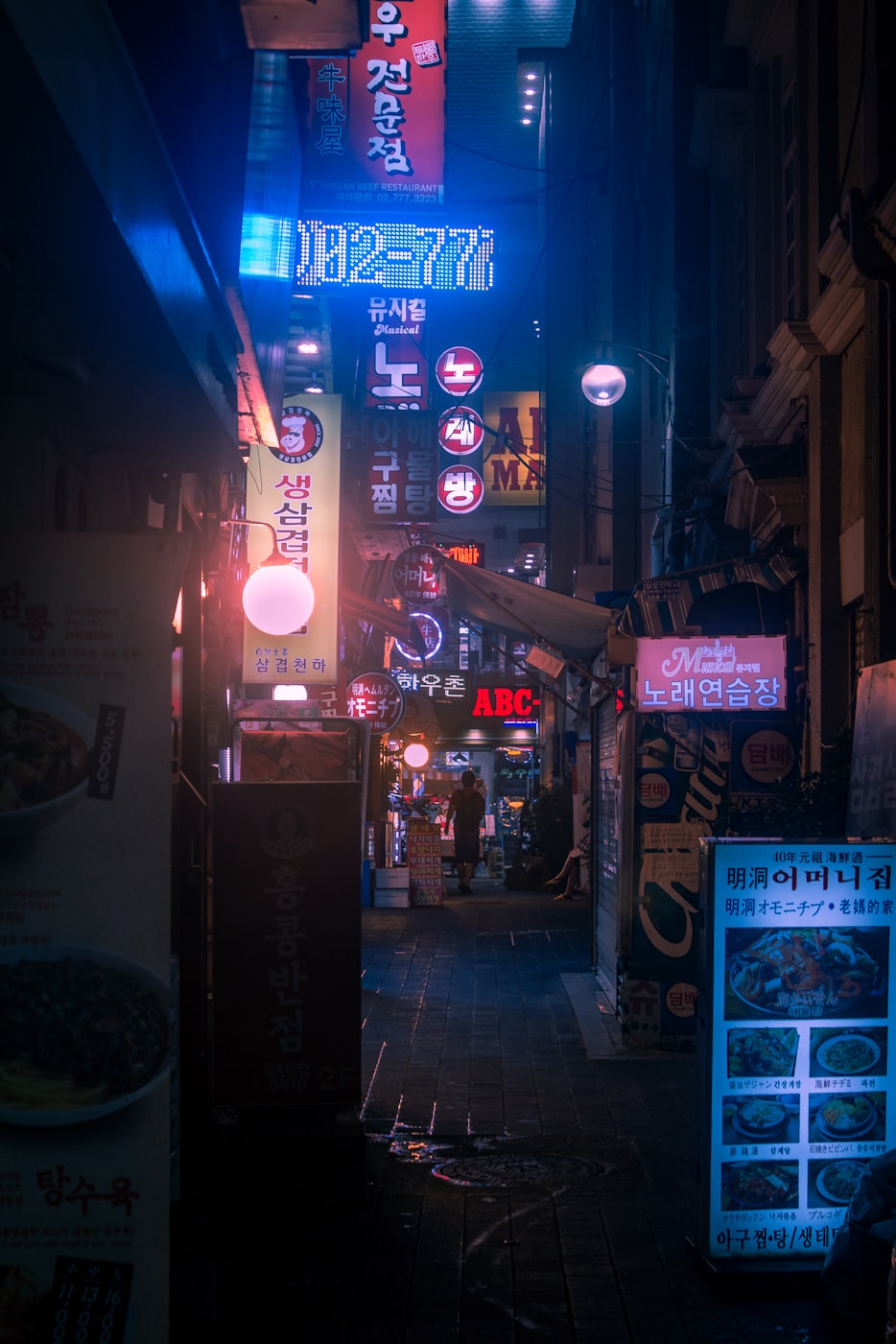 光影交織的都市夜生活,夜夜電影院的魅力之旅