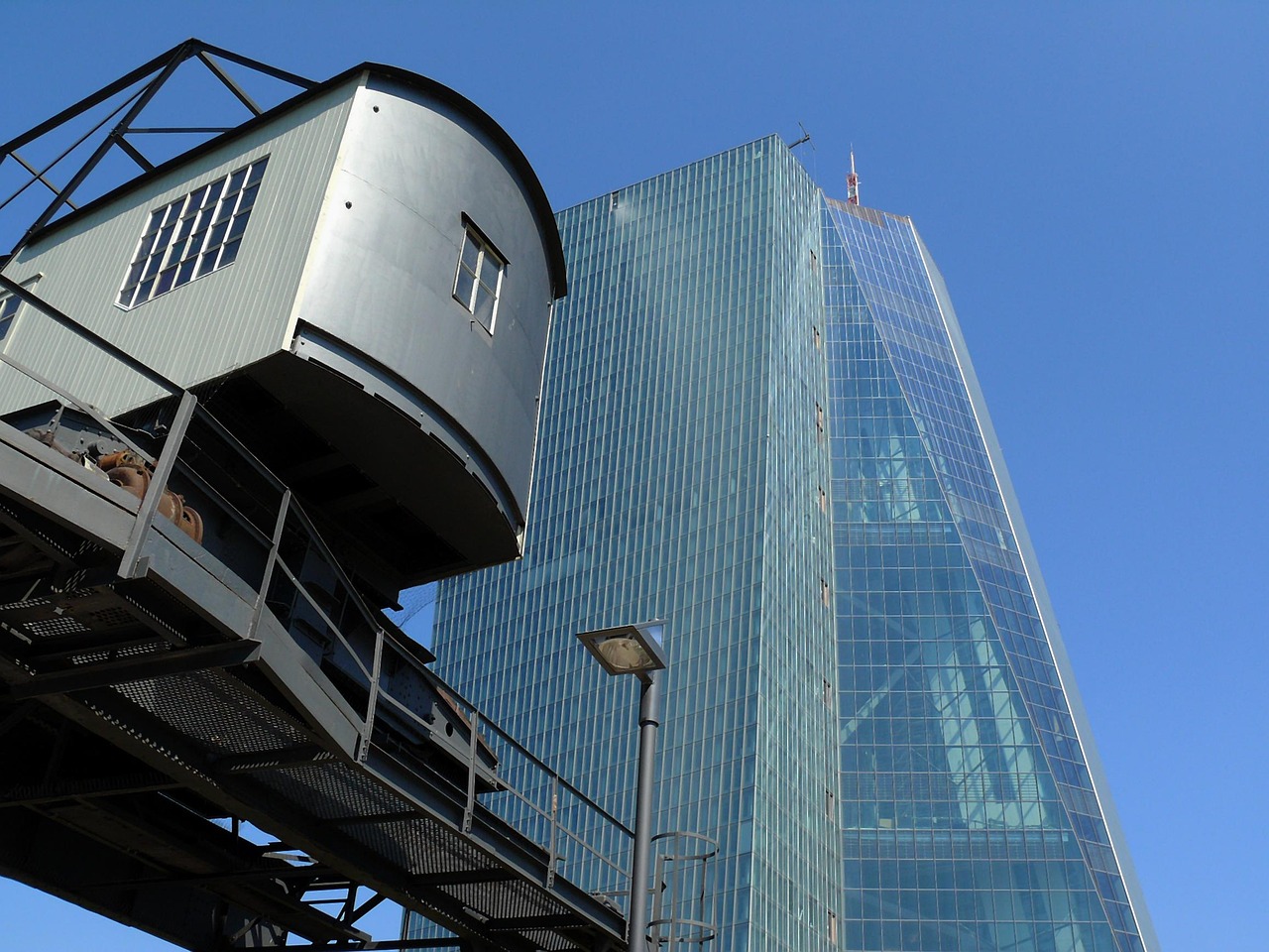 億航上市，智能無(wú)人機(jī)行業(yè)的新里程碑