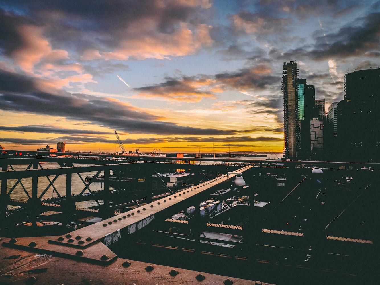 船舶燃料油最新規(guī)范引領(lǐng)全球航運業(yè)邁向綠色未來